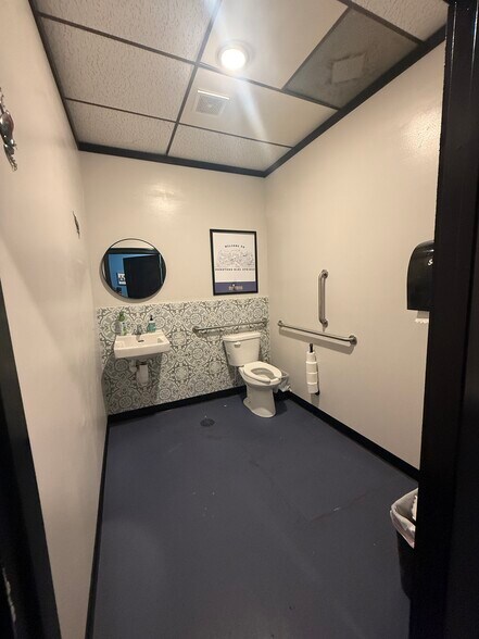 More Photos Of 805-807 W Main St, Blue Springs Storefront Retail Office For Sale