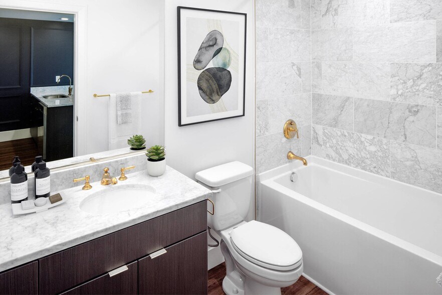 More Photos Of 1905 NW 23rd Ave, Portland Apartments For Lease