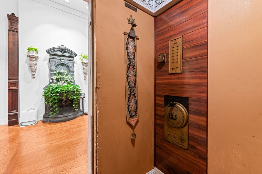 More Photos Of 6 W 4th St, Cincinnati Storefront Retail Office For Sale