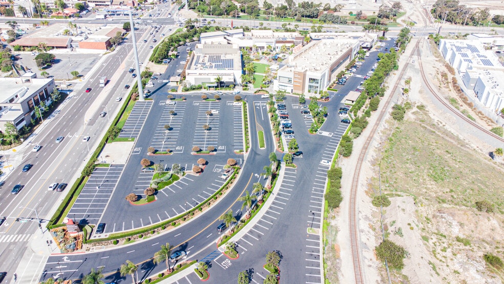 More Photos Of 830 S Pacific Coast Hwy, El Segundo Storefront Retail Office For Lease