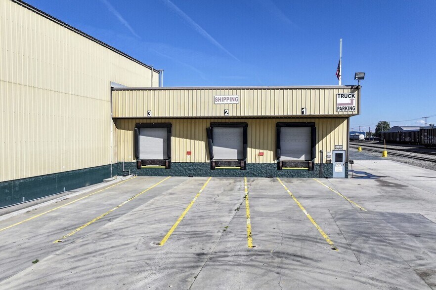 More Photos Of 301 G St, Exeter Landfill For Sale