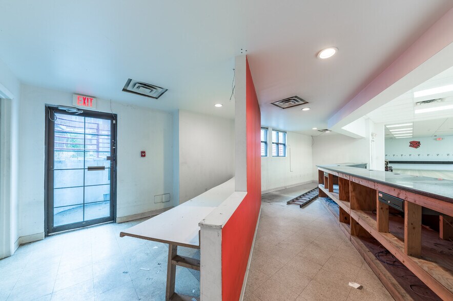 More Photos Of 1370 University Ave, Morgantown Storefront Retail Office For Lease
