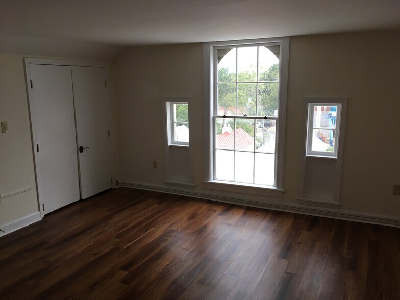 More Photos Of 635 E Bay St, Charleston Office Residential For Lease