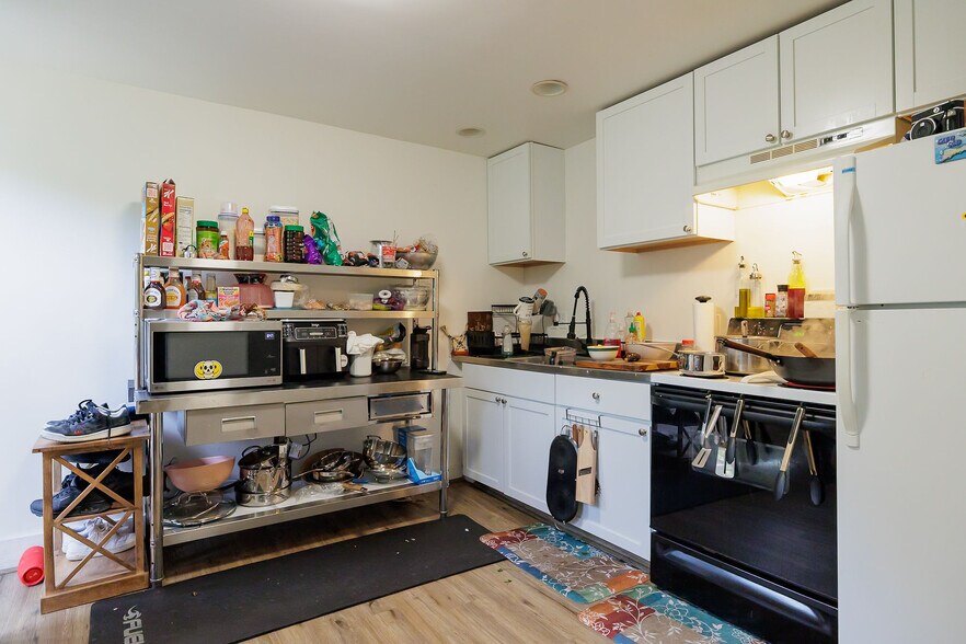 More Photos Of 139 S Main St, Sheffield Freestanding For Sale