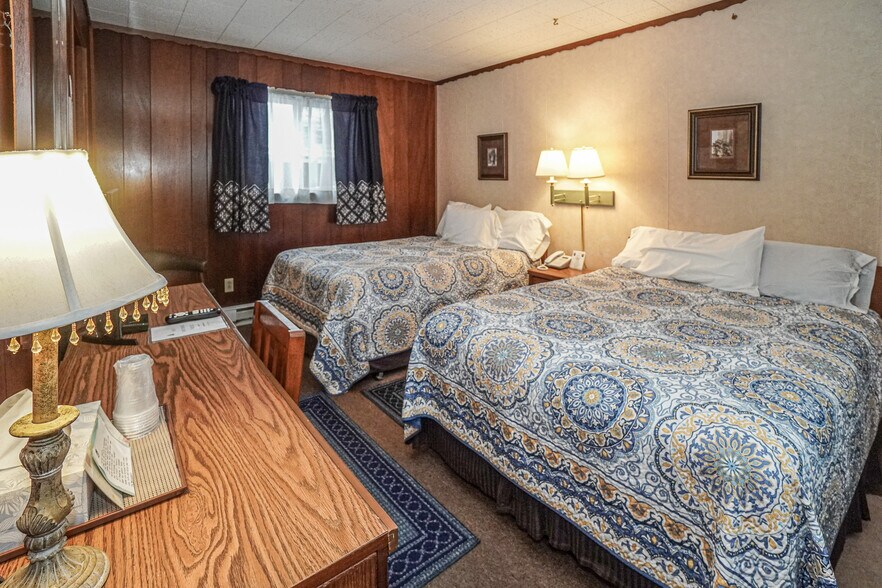 More Photos Of 314 Chippewa St, Ontonagon Hotel For Sale