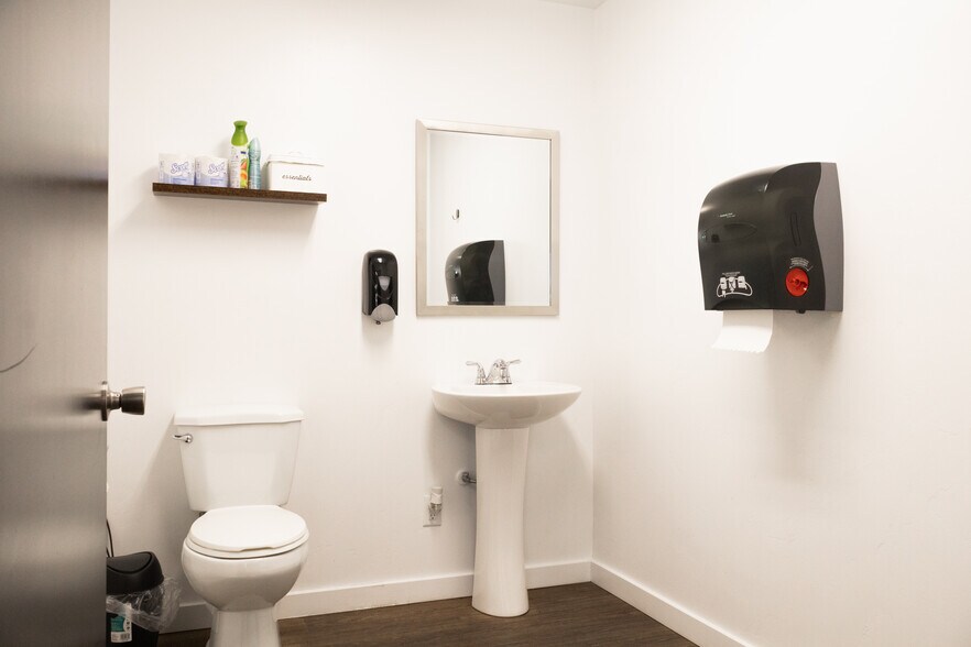 More Photos Of 630 E Main St, Vernal Storefront Retail Office For Lease