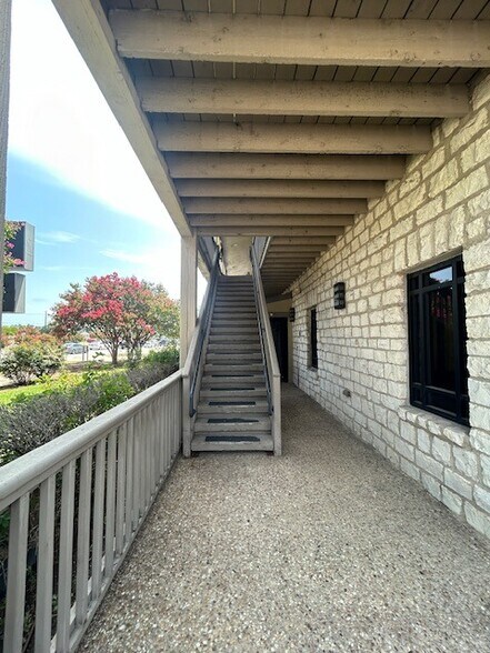 More Photos Of 201 W Palm Valley Blvd, Round Rock General Retail For Lease