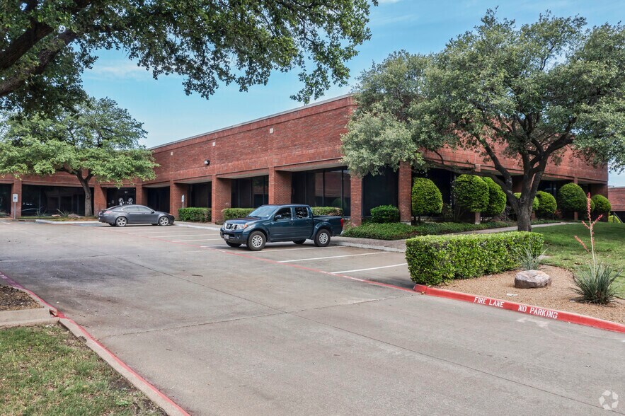 More Photos Of 850 E Arapaho Rd, Richardson Unknown For Lease