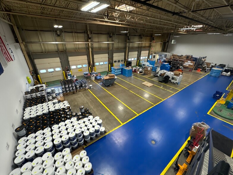 More Photos Of 2000 E 196th St N, Westfield Warehouse For Lease