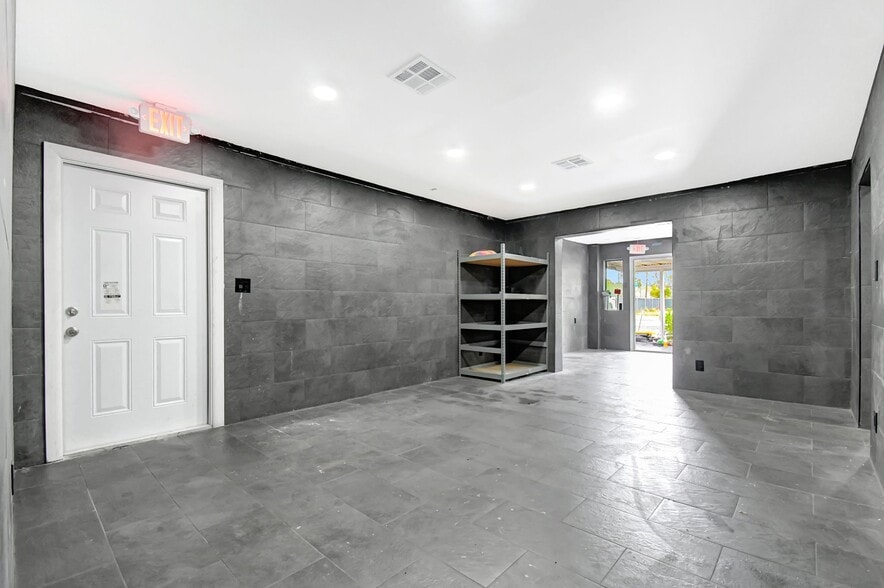 More Photos Of 2160 NW 24th St, Fort Lauderdale Auto Dealership For Sale