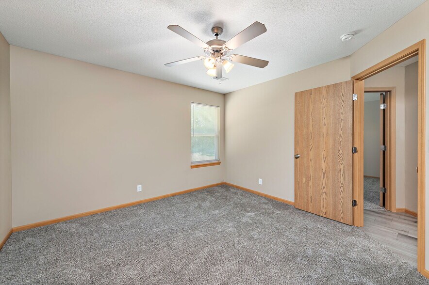 More Photos Of 4880-5015 Queen Ridge Ave, Kansas City Apartments For Sale