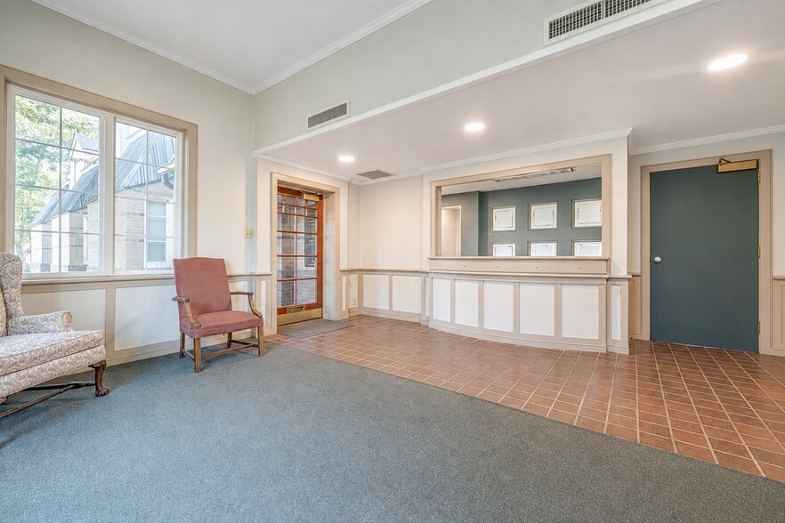 More Photos Of 3112 Jackson St, Alexandria Office For Sale