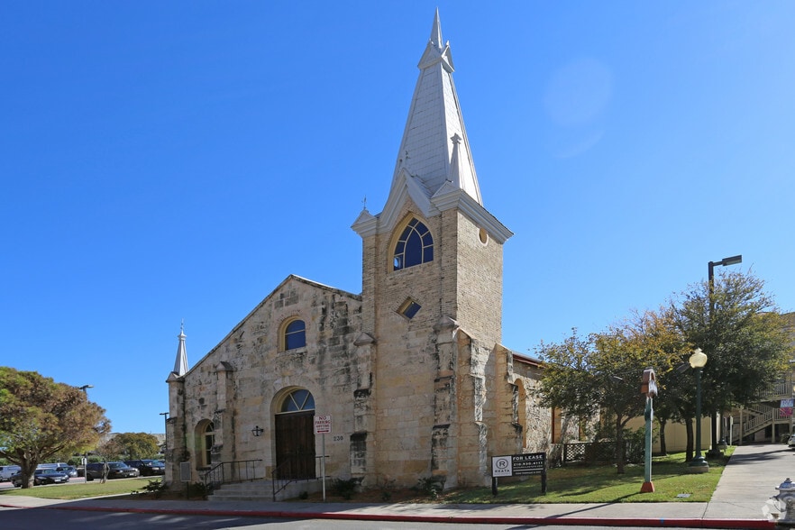 More Photos Of 119 Heiman St, San Antonio Unknown For Lease