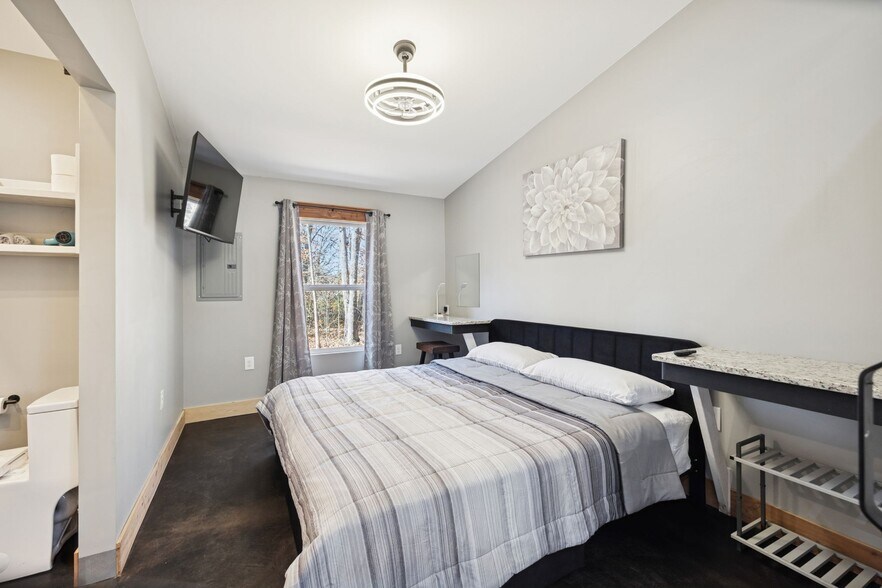More Photos Of 3158 Summertown Hwy, Summertown Hotel For Sale