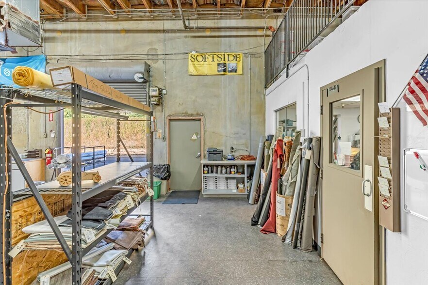 More Photos Of 1401 N Bailey Ln, Tucson Showroom For Sale