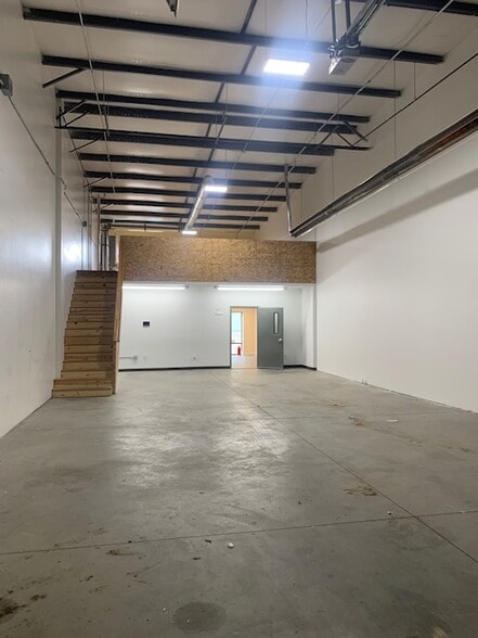 More Photos Of 332 Mountain View Dr, Johnstown Warehouse For Lease