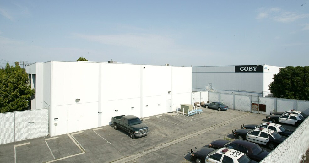 More Photos Of 3020-3070 E Victoria St, Compton Distribution For Lease