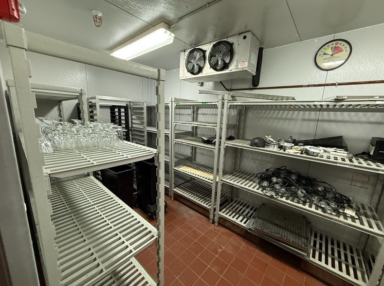 More Photos Of 8001 NW 36th St, Doral Restaurant For Lease