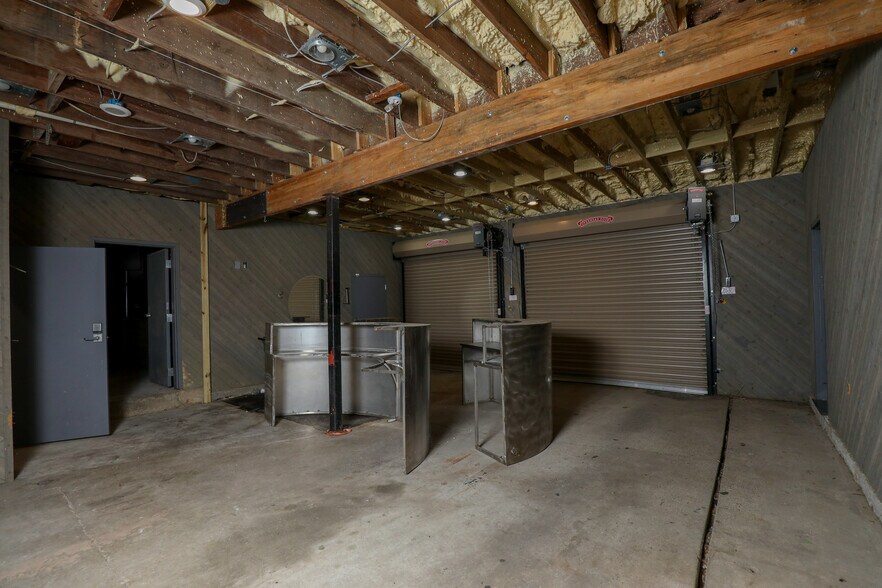 More Photos Of 3871 Gentilly Blvd, New Orleans Freestanding For Sale