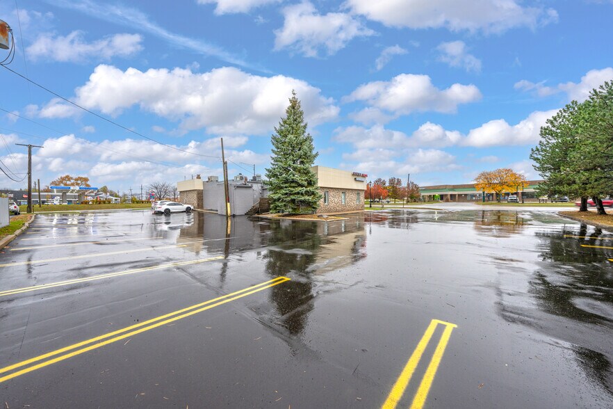 More Photos Of 1989 N Opdyke Rd, Auburn Hills Freestanding For Lease