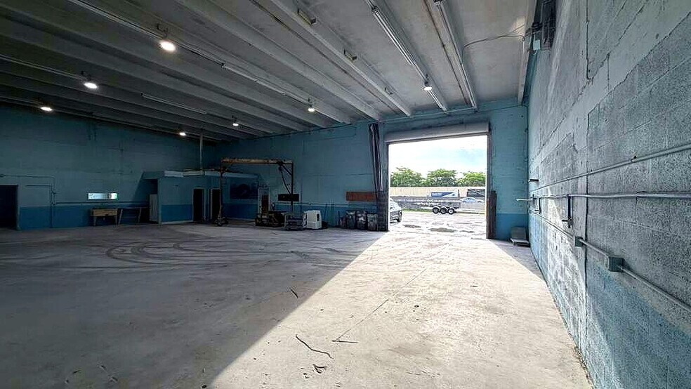 More Photos Of 13990 NW 6th Ct, Miami Warehouse For Lease