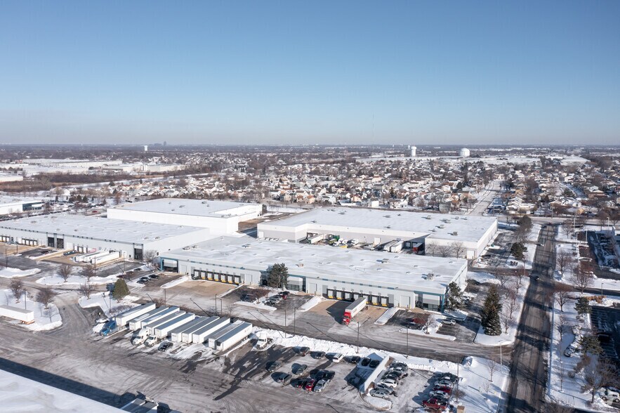 More Photos Of 815-845 Carol Ct, Carol Stream Warehouse For Lease