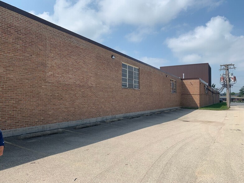 More Photos Of 1031 S Noel Ave, Wheeling Manufacturing For Sale