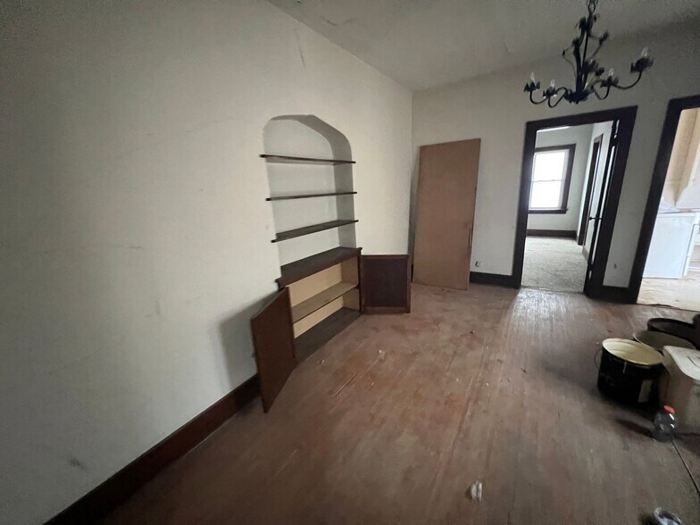 More Photos Of 311 E Joy St, Red Oak Apartments For Sale