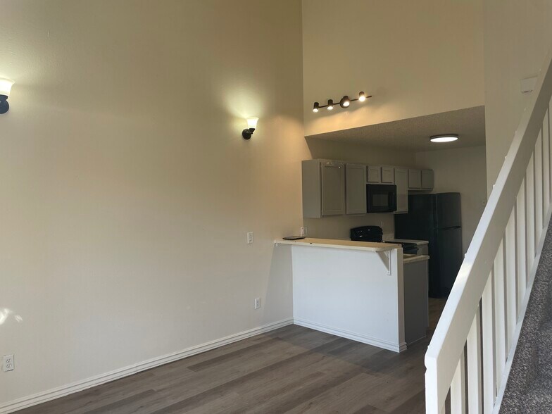 More Photos Of 129 Wellington St, Fountain Apartments For Sale