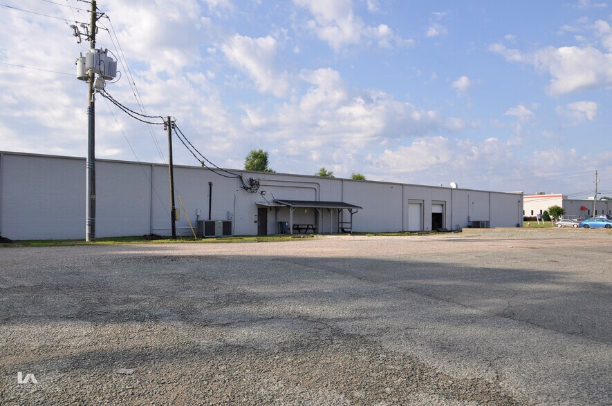 More Photos Of 2907 Lee Ave, Sanford Warehouse For Lease