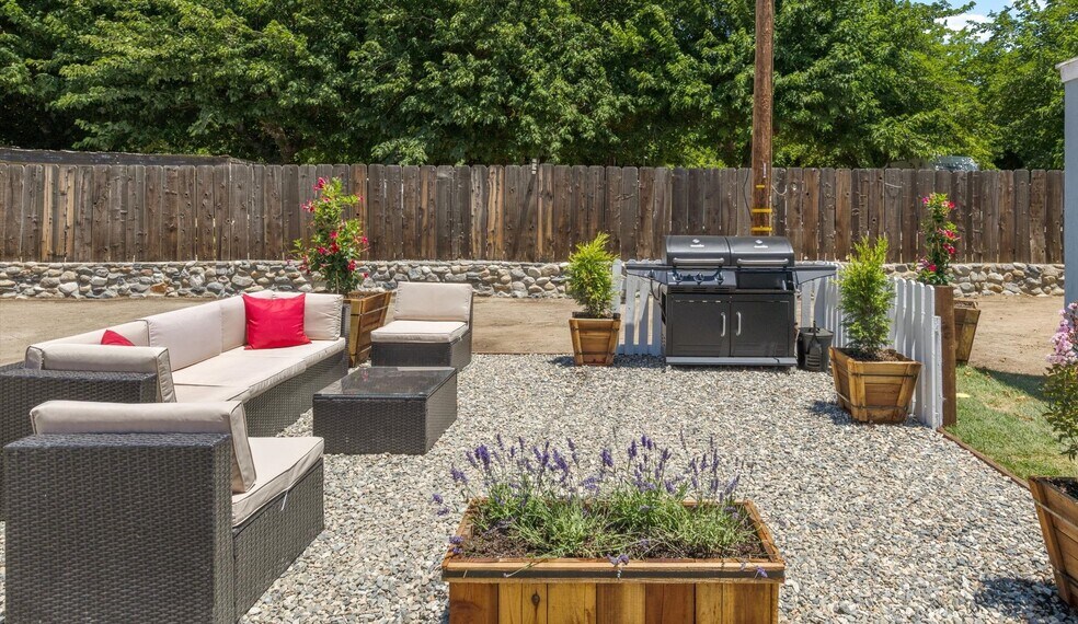 More Photos Of 2924 Claire St, Lake Isabella Apartments For Sale