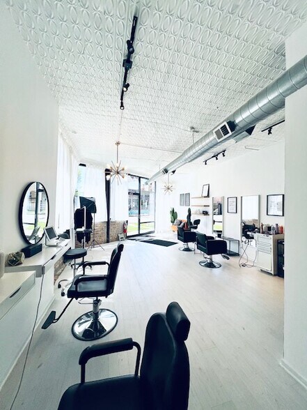 More Photos Of 4663-4669 N Manor Ave, Chicago Storefront Retail Residential For Lease