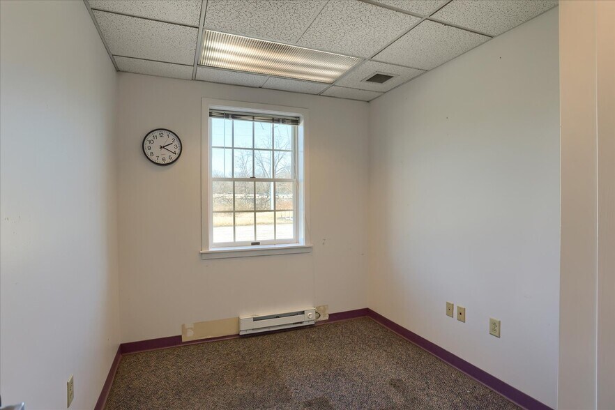 More Photos Of 1784 4th Ave, York Office For Sale