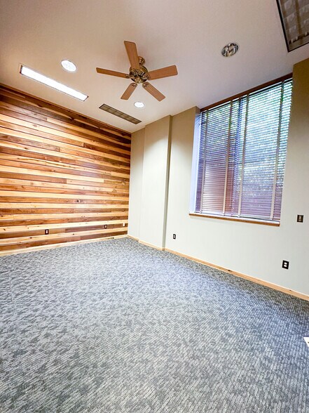 More Photos Of 8100 Ohio River Blvd, Emsworth Office For Lease