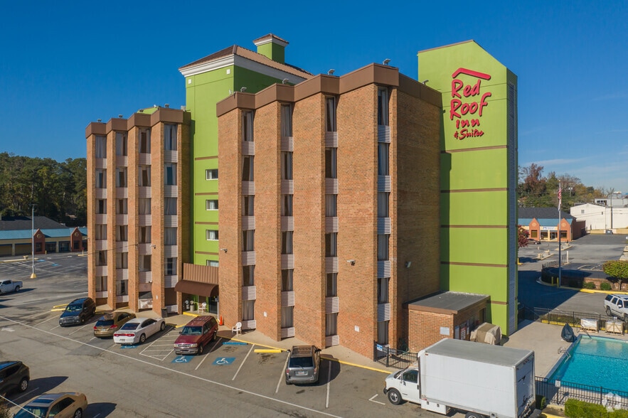 More Photos Of 2720 Riverside Dr, Macon-Bibb Hotel For Sale