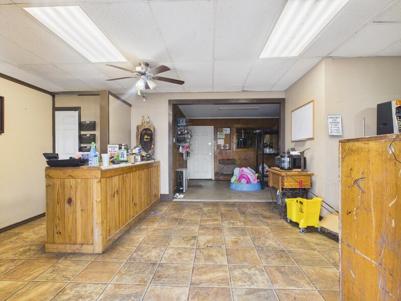 More Photos Of 1014 S Stockton Ave, Monahans Warehouse For Sale