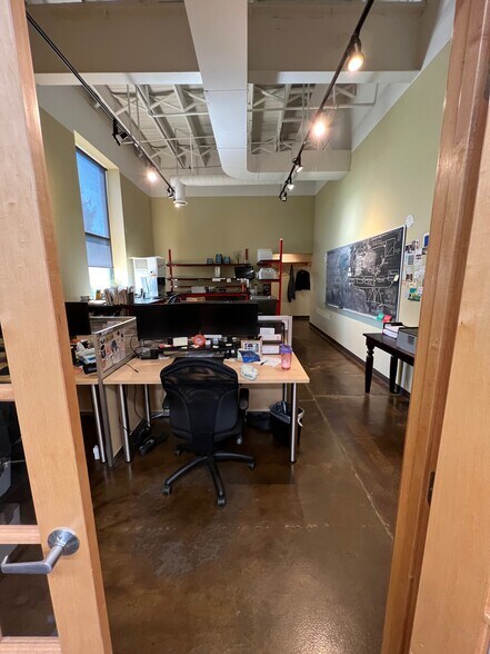 More Photos Of 2617 E Hennepin Ave, Minneapolis Flex For Sale