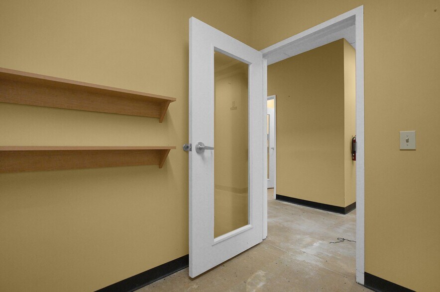 More Photos Of 747-889 Bethel Rd, Columbus Storefront For Lease