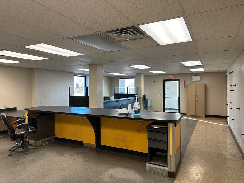 More Photos Of 5102 Beekmantown Dr, Whitehall Warehouse For Lease