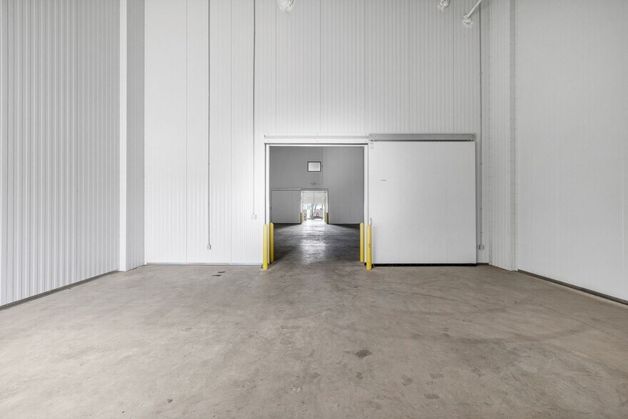 More Photos Of 9342 SE Loop 410, San Antonio Refrigeration Cold Storage For Lease