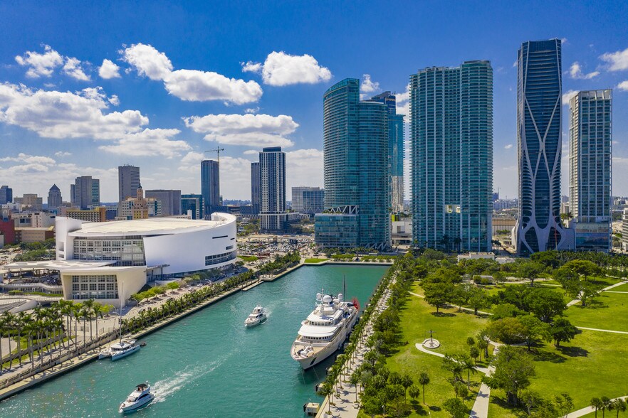 More Photos Of 888 Biscayne Blvd, Miami Apartments For Sale