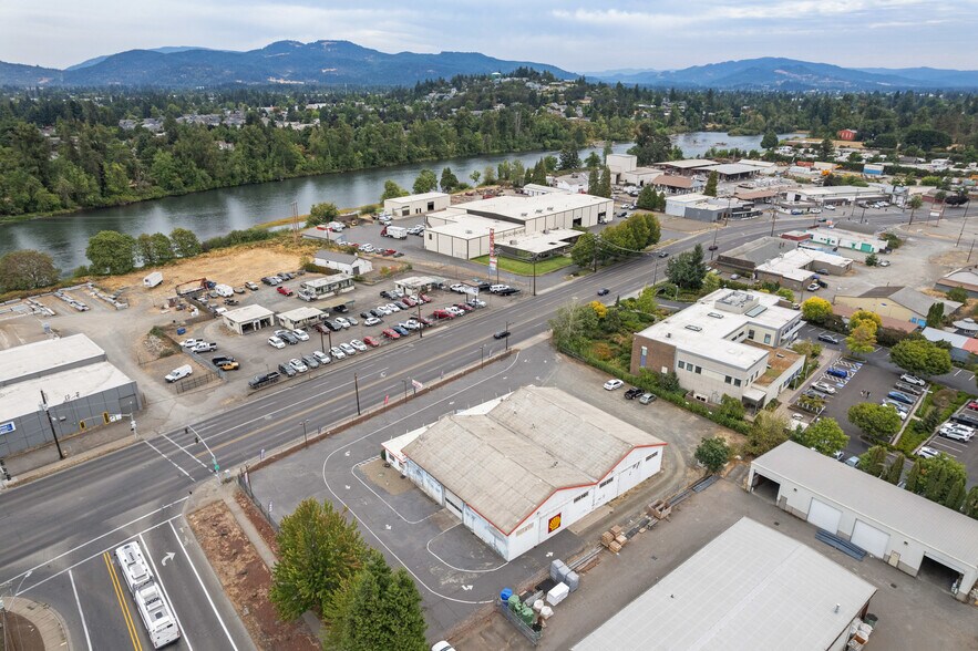 More Photos Of 3521 Franklin Blvd, Eugene Auto Dealership For Sale