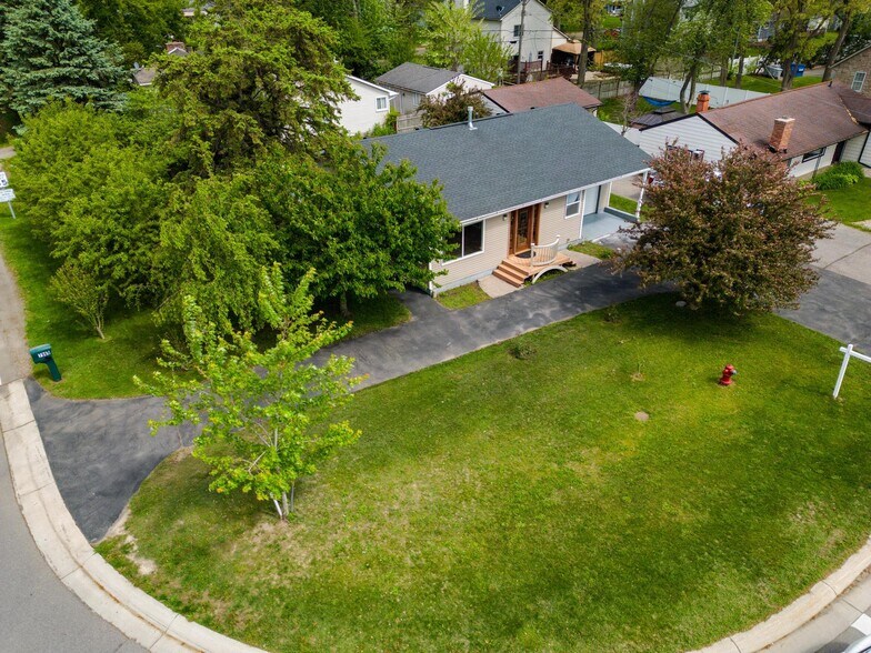 More Photos Of 7969 Richardson Rd, West Bloomfield Office Residential For Sale