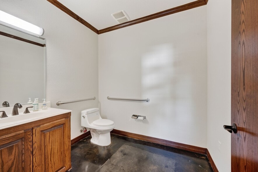 More Photos Of 1117 Glade Rd, Colleyville Medical For Sale