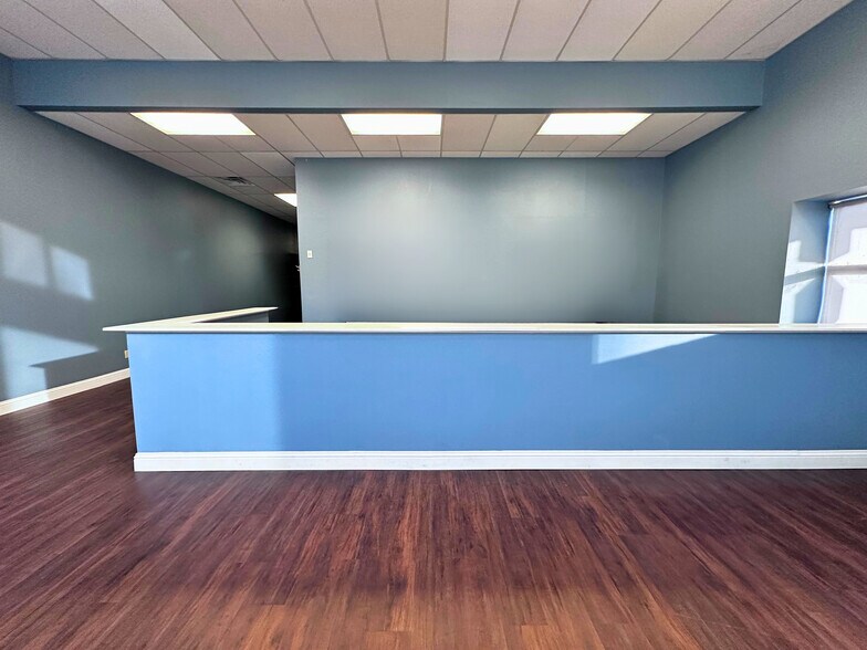 More Photos Of 215 S College St, Waxahachie Storefront For Lease