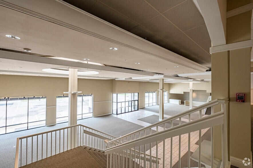 More Photos Of 4505 LBJ Fwy, Farmers Branch Freestanding For Lease