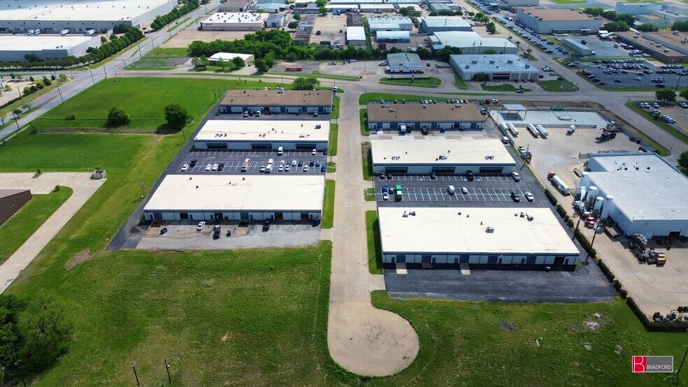 More Photos Of 2601-2621 Aero Dr, Grand Prairie Unknown For Lease