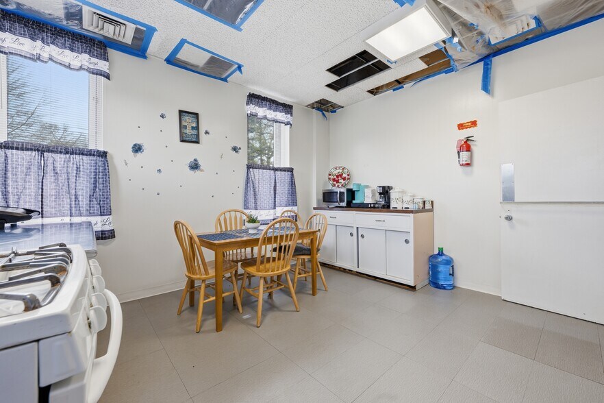 More Photos Of 55 Curtis St, New Britain Freestanding For Sale