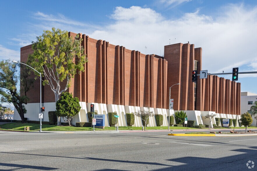Primary Photo Of 3801 Katella Ave, Los Alamitos Medical For Lease