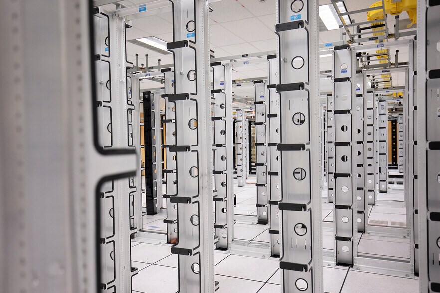 More Photos Of 201 N Sunrise Ave, Roseville Research And Development For Sale